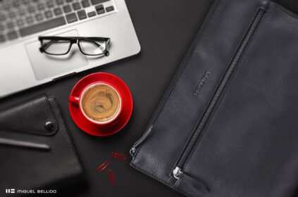 Del trabajo a los after-office: cómo llevar tu portadocumentos con estilo y versatilidad