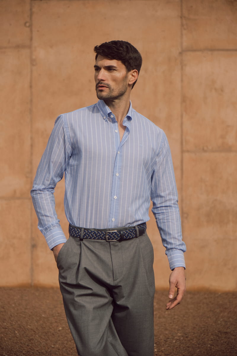 como ponerse una camisa