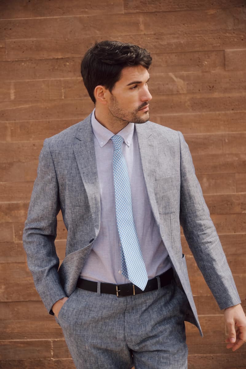 formas de llevar una camisa hombre